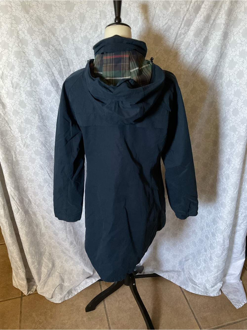 Pendleton Navy Hooded Raincoat with A Plaid Lining - Picture 6 of 11